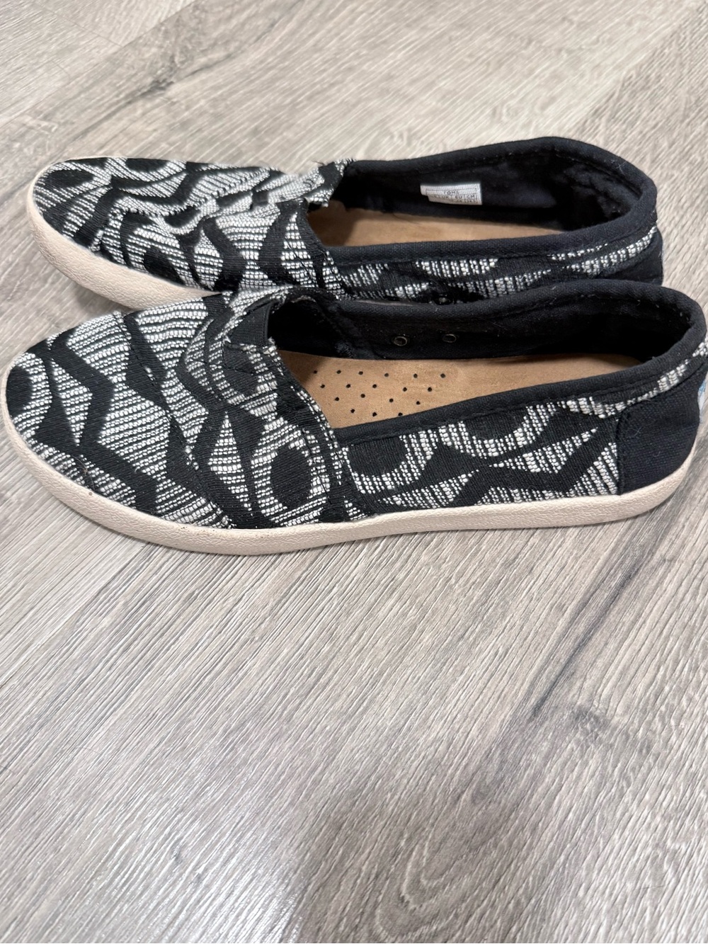 TOMS Women's Black & White Patterned Slip-On Shoes